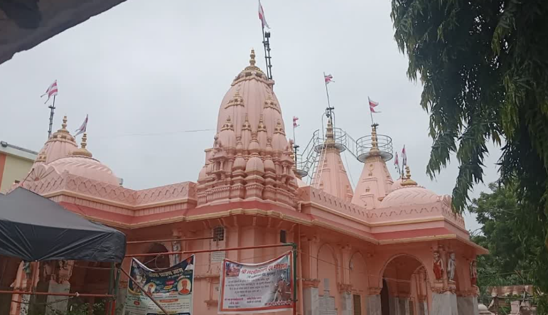 Swaminarayan Temple, Burhanpur, Madhya Pradesh - Vushii.com